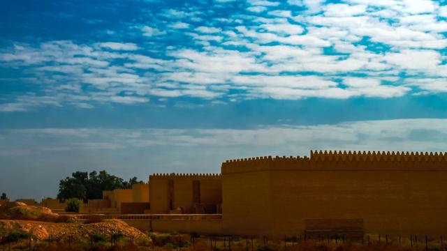 Ruínas babilônias parcialmente restauradas em Hilah, no Iraque