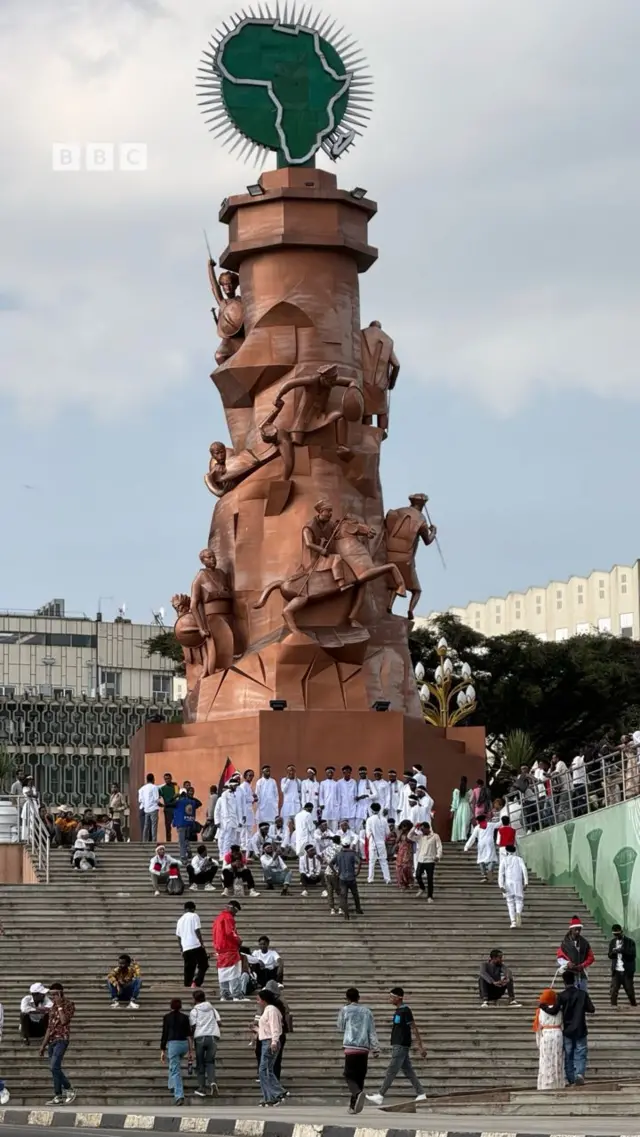 Siidaa gootota Aduwaa biratti dargaggoonni yeroo suura ka'an.