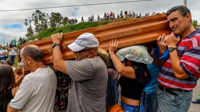 احتفال بالإنتصار على الموت في إسبانيا