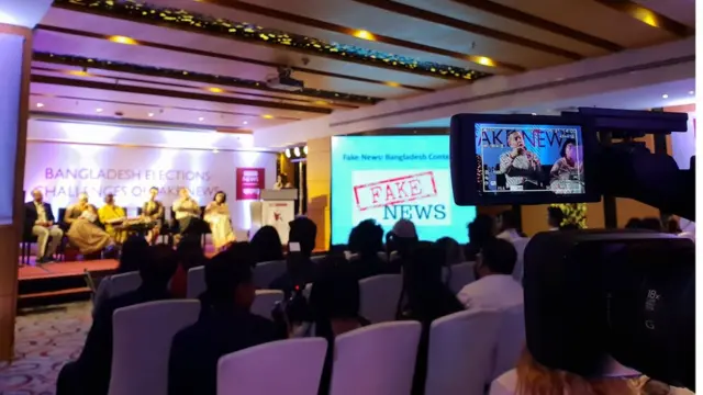 সেমিনারে অংশ নেন গণমাধ্যম-কর্মী ও বিশ্ববিদ্যালয় শিক্ষার্থীরা।