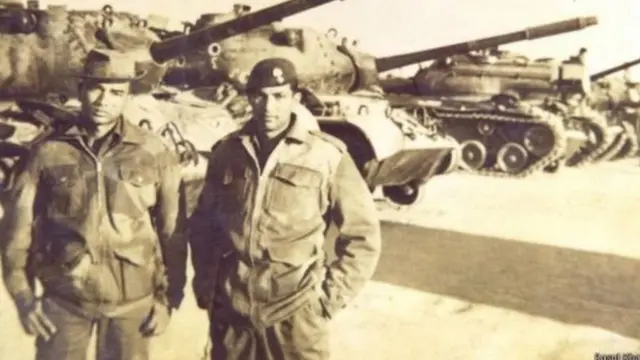 பாகிஸ்தானிய பீரங்களுடன் கர்னல் ரசூல்