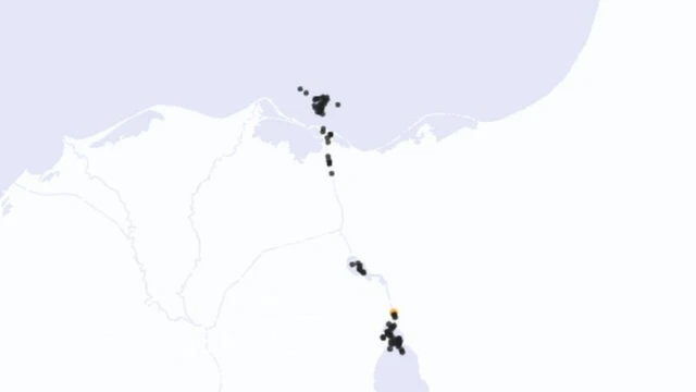 સ્વેઝ નહેર મિસ્રમાં સ્થિત 193 કિલોમિટરની નૌગમ્ય નહેર છે જે ભૂમધ્યસાગરને લાલ સાગર સાથે જોડે છે, આ એશિયા અને યુરોપની વચ્ચે સૌથી નાની સમુદ્રી લિંક છે