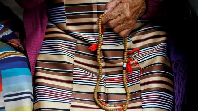 Мала - буддийские четки. В их классическом варианте - 108 бусинок, символизирующих 108 родов желаний, омрачающих дух человека