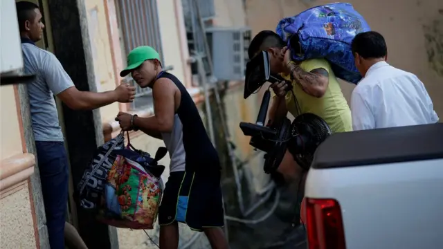 Presos são transferidos do Compaj para presídio onde correm menos risco