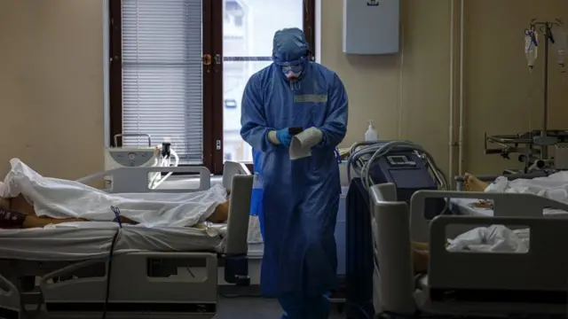 A medic wearing personal protective equipment (PPE) works in the intensive care unit for Covid-19 coronavirus patients in the Moscow Sklifosovsky emergency hospital in Moscow on October 20, 2021