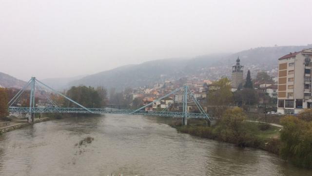 Río y puente en Veles