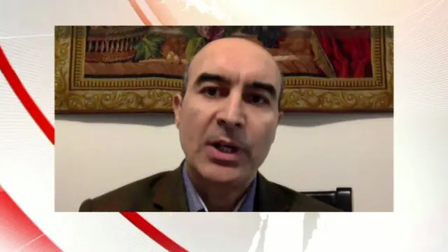 ولی آریا، تحلیلگر امور سیاسی