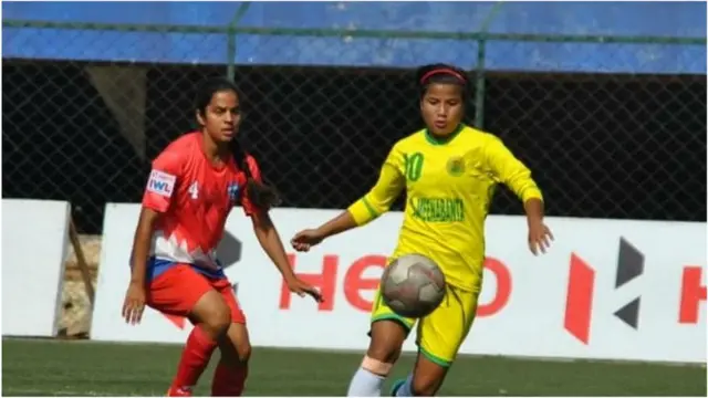 చిన్నతనం నుంచి రతన్బాలాకు ఫుట్బాల్ మీద ఆసక్తి ఉండేది