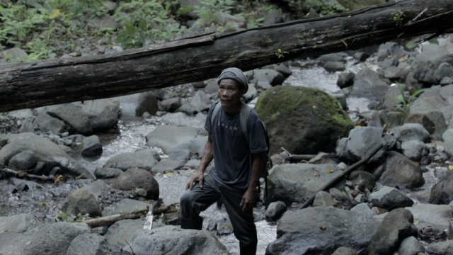 Anius Dadoali, yang biasa dipanggil Bu Niu adalah warga lokal yang menemukan seriwang sangihe tahun 1998.