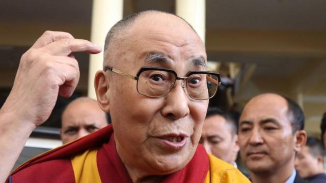 除了APP，達賴喇嘛還擁有一個有著1600多萬追隨者的推特賬戶。