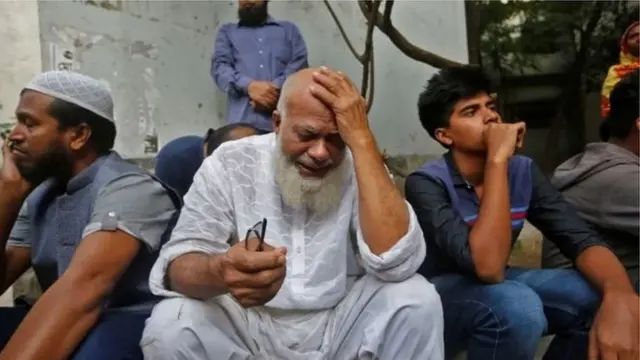 স্বজনদের অপেক্ষা