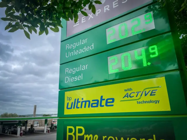 بعد از آغاز جنگ اوکراین قیمت سوخت در بریتانیا شاهد افزایش مستمر بوده است