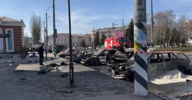 ده دا څرګندونې تر هغه برید یوه ورځ وروسته کړي چې په کراماټورسک ښار کې د اورګاډي پر یوه تمځي توغندی ولګېد او هغه ۵۲ تنه یې ووژل چې له دغه هېواده وتلو ته په تمه وو.