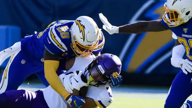 뇌 손상과 관련된 영국 자선단체 '헤드웨이'는 축구로 인한 손상에 대해서는 추가적인 연구가 필요하다고 말했다