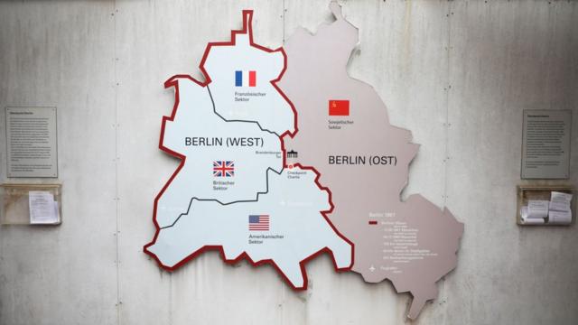 Sự khác nhau giữa Đông Đức và Tây Đức 1 Bức tường Berlin chia cắt Đông Đức và Tây Đức 1961