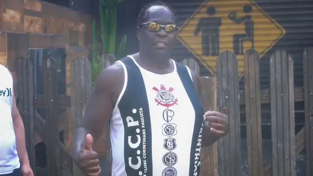 Torcedor com camisa do Corinthians