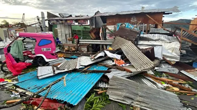 ગત ગુરુવારે એટલે કે 16 ડિસેમ્બરના રોજ ફિલિપિન્સ પર ત્રાટકેલા આ વાવાઝોડામાં 375 વ્યક્તિઓનાં મૃત્યુ થયાં છે.