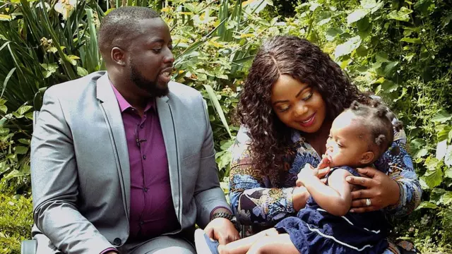 بلیسنگ اور چیلسی اپنی بچی کے ساتھ