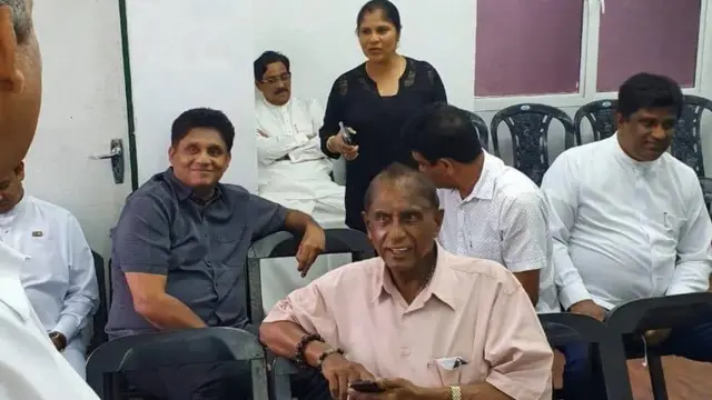 එජාප පාර්ලිමේන්තු කණ්ඩායම් රැස්වීමට පැමිණ සිටි සජිත් ප්‍රේමදාස