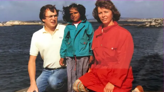 కిరణ్ గస్టాఫ్సన్ పెంపుడు తల్లిదండ్రులు