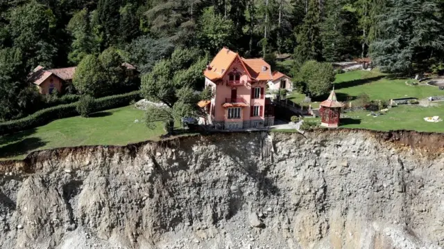 Руйнівні наслідки шторму в Італії та Франції. Фото