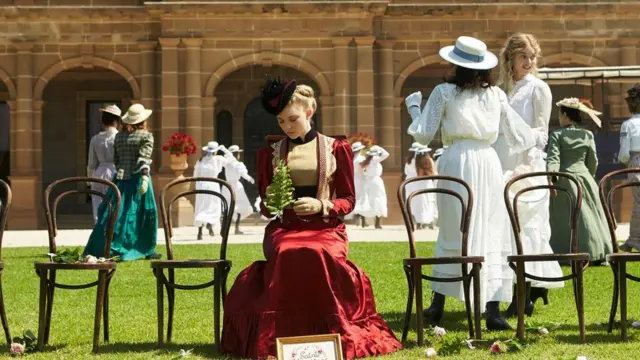 Пікнік біля висячої скелі