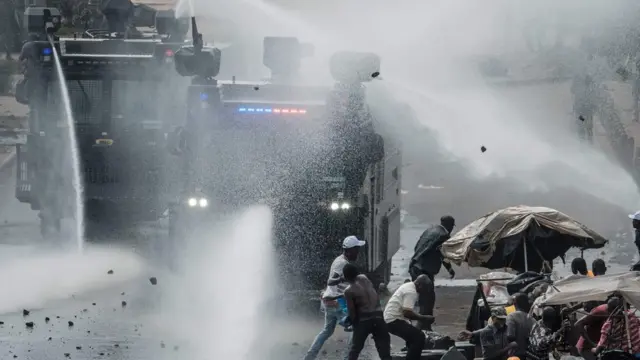 Police dey fire water give some of di supporters dem