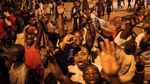 Wafuasi wa Bw Tshisekedi wakisherehekea mapema asubuhi mjini Goma, mashariki mwa DRC