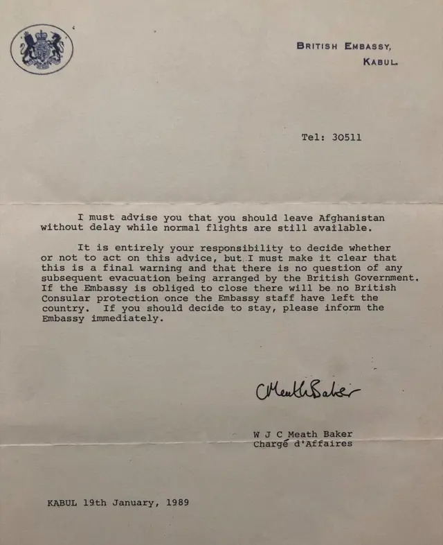 ১৯৮৯ সালে আফগানিস্তান থেকে সোভিয়েত সৈন্য প্রত্যাহারের সময় বিবিসির সংবাদদাতা লিস ডুসেটকে কাবুল ছাড়ার পরামর্শ দিয়ে ব্রিটিশ দূতাবাসের পাঠানো চিঠি