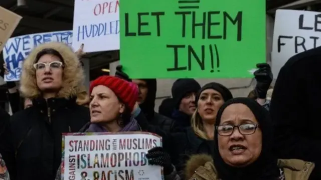 تجمع معترضان در فرودگاه کندی نیویورک