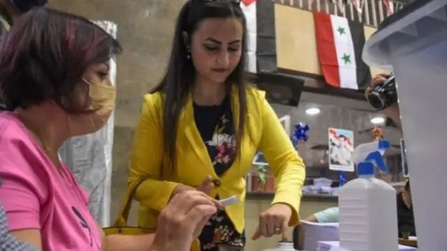رأى فريق من الكتاب أن الانتخابات ليست سوى "محاولة فاشلة أخرى" لنظام الأسد