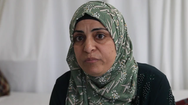 والدة عراقية