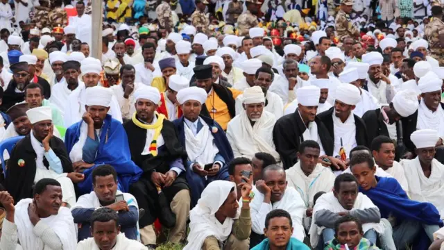 በባህር ዳር ከተማ ሕዝበ ምዕመን የመስቀል ደመራ በዓልን ሲታደም