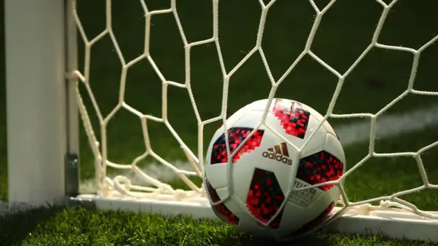 నెట్‌లోని ఫుట్‌బాల్