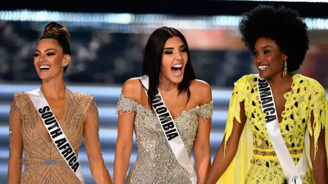 Di three finalists as dem bin dey wait make dem announce winner of MIss Universe 2017