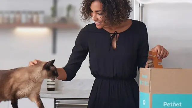 펫넷(Petnet)사의 광고