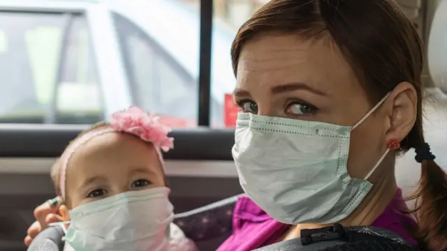 Жінка і дитина пандеміія