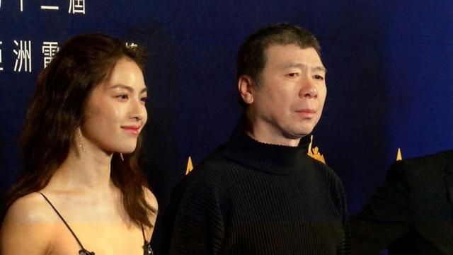 《芳华》团队在亚洲电影大奖红地毯上合影留念。