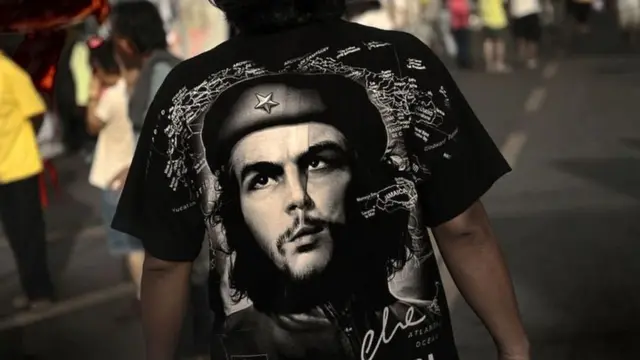 मौत के 50 साल बाद भी चे ग्वेरा पूरी दुनिया में आज भी लोकप्रिय हैं