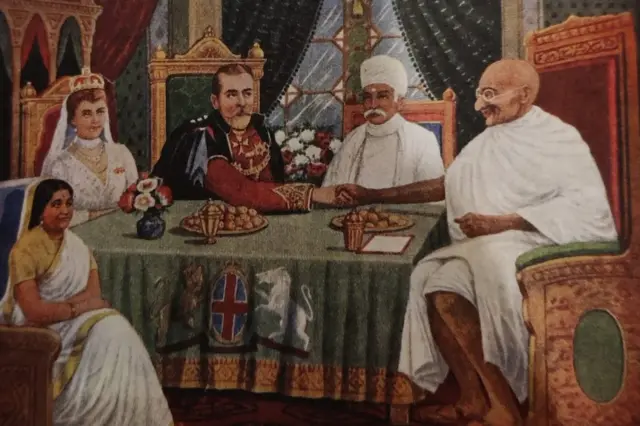 सम्राट से मिलने पहुंचे गांधी