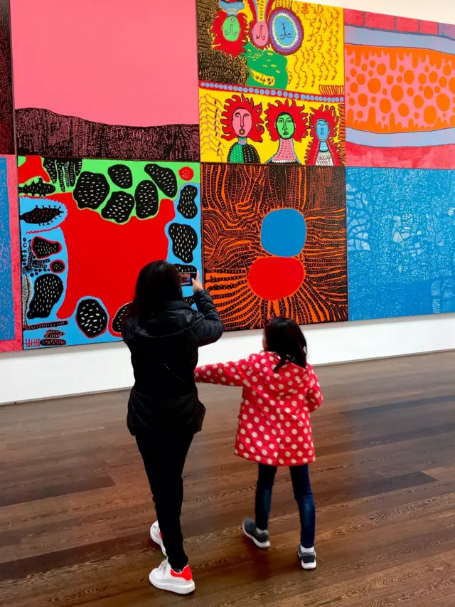 на экспозиции