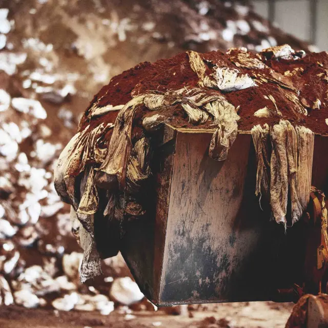 수북히 쌓인 커피 쓰레기