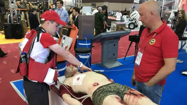Манекен для обучения военных медиков