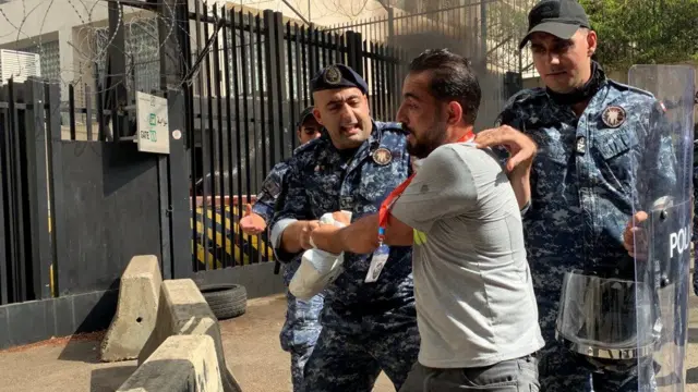 Aksi protes di Beirut