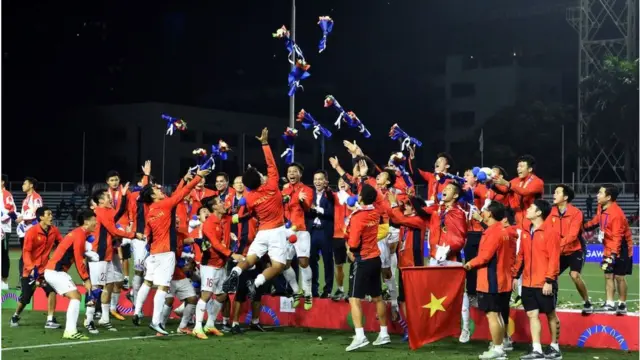 Đội tuyển Việt Nam ăn mừng chiến thắng