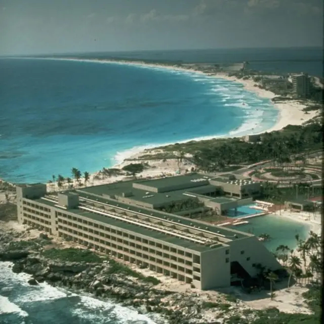 Una vista aérea de Cancún al inicio de su apertura