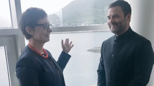 राहुल गांधी पोलर इंस्टीट्यूट के दौरे पर