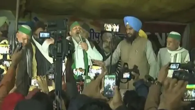 ਰਾਕੇਸ਼ ਟਿਕੈਤ ਨੇ ਕਿਸਾਨਾਂ ਅੱਗੇ ਐਲਾਨ ਕੀਤਾ ਹੈ ਕਿ ਕੋਈ ਕਿਸਾਨ ਗ੍ਰਿਫ਼ਤਾਰੀ ਨਹੀਂ ਦੇਵੇਗਾ