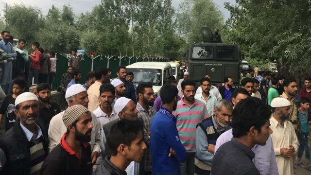 గుమికూడిన ప్రజలు