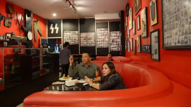 คาเฟ่ที่ธีมนาซีในเมืองบันดุงของอินโดนีเซีย